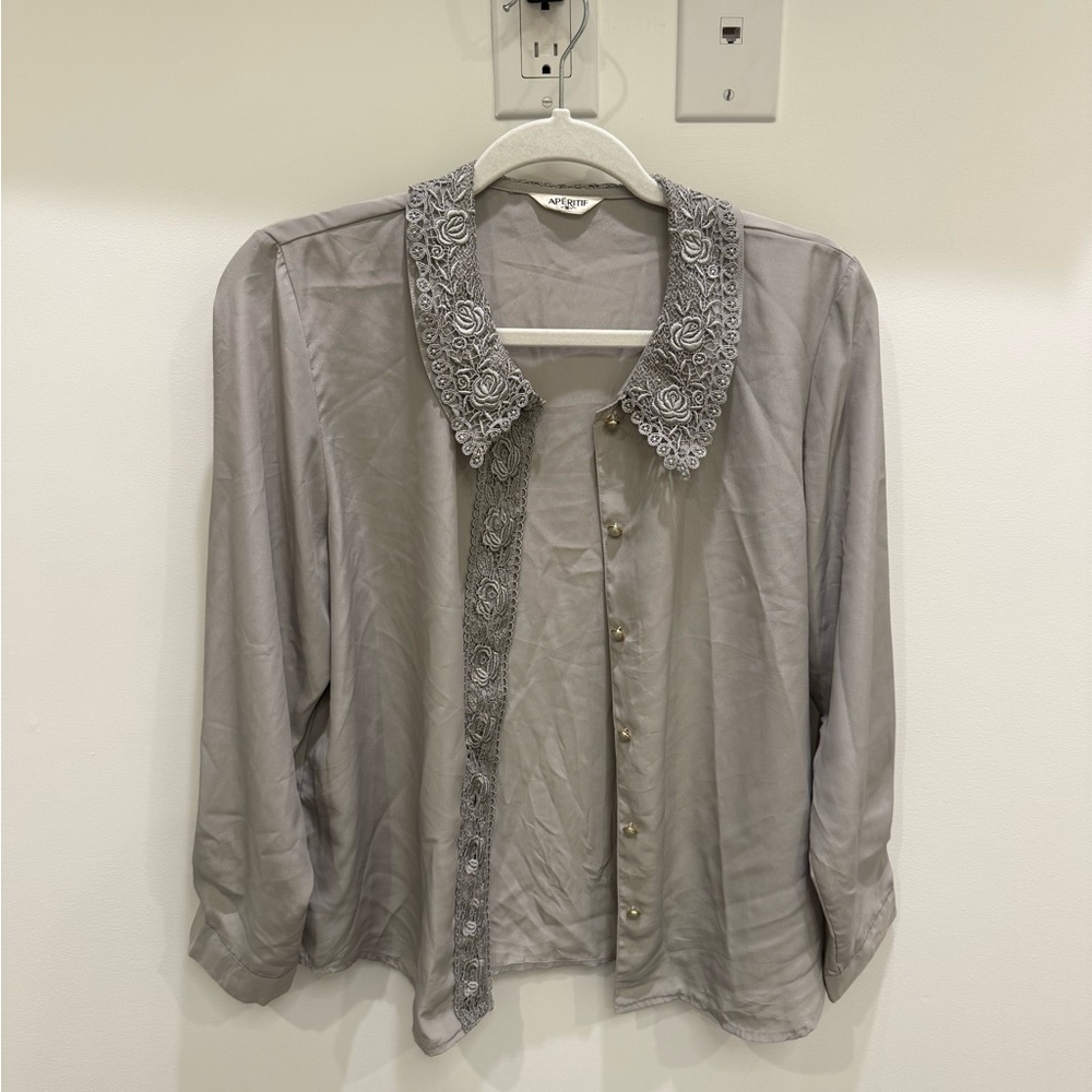 Vintage Japanese Elegant Gray Women's Blouse with Lace Detailing (M)